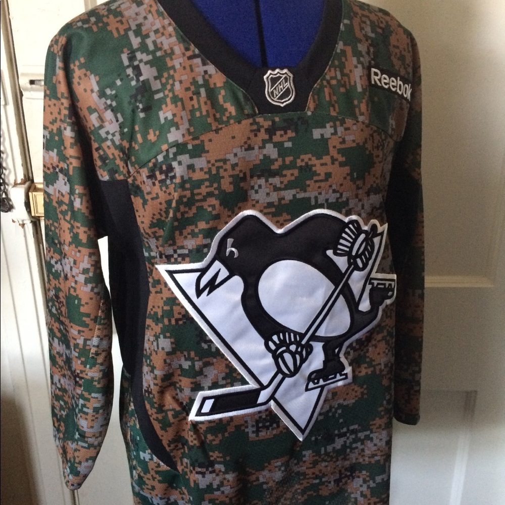 Reebok Pittsburgh Penguins camo jersey Youth  L/XL